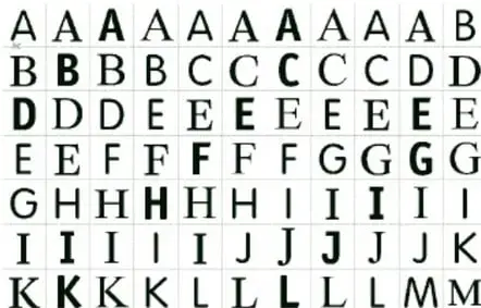 Retícula de fichas cuadradas con letras mayúsculas repetidas (A, B, C, D, E, F, G, H, I, J, K, L, M), varias copias de cada una; algunas fichas se ven volteadas.