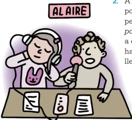 Ilustración de dos estudiantes con audífonos y micrófono grabando un podcast, con un cartel que dice 'AL AIRE'. Crédito: Luis Ricardo Ramos Hernández, Puebla.