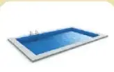 Fotografía de una piscina rectangular con agua.