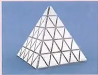 Tres triángulos rectángulos semejantes con un ángulo agudo congruente; sus lados están representados con las letras a, b, c, d, e, f, g, h e i.