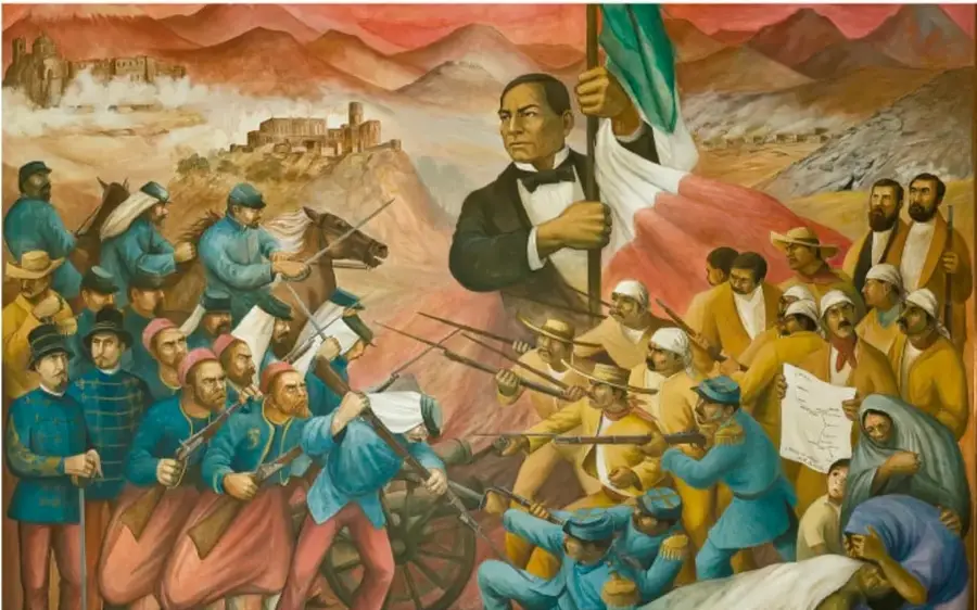 Mural que representa a Benito Juárez sosteniendo la bandera de México, rodeado de soldados y personajes de la época, con un paisaje montañoso y una ciudad al fondo.