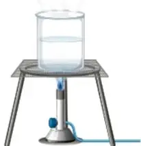 Ilustración de un recipiente con agua caliente sobre mechador, emitiendo vapor, representando el estado gaseoso.