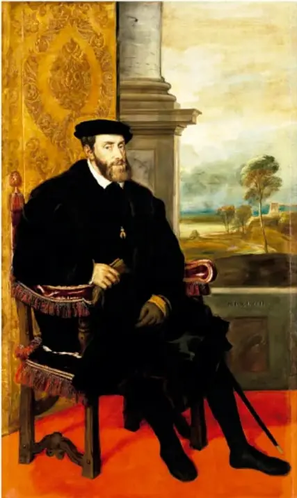 Retrato de Carlos V o Felipe II sentado, con capa negra y collar, obra de Tiziano; al fondo un paisaje y una columna.