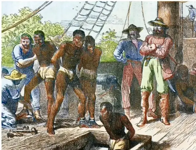 Grabado que muestra a personas africanas esclavizadas siendo encadenadas y conducidas por hombres europeos en la cubierta de un barco, con velas y aparejos al fondo.