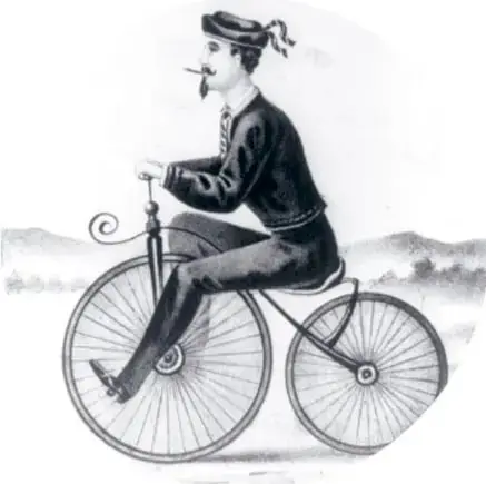 Ilustración de una bicicleta antigua con dos ruedas de madera del mismo tamaño, manubrio curvo y sin pedales.