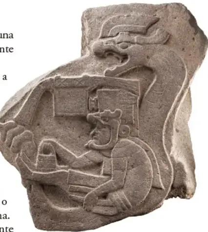 Escultura en piedra de la cultura olmeca que representa una figura humana con un tocado y rasgos felinos, asociada al poder y la religión.