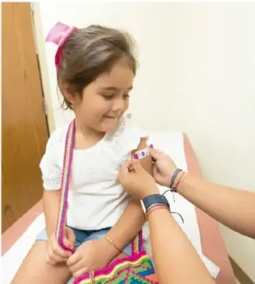 Cinta decorativa con iconos de actividades escolares y familiares.