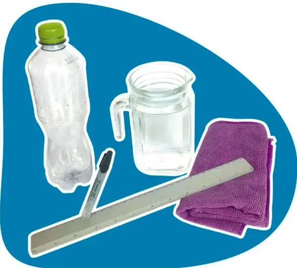 Ilustración de materiales: botella de plástico con tapa verde, jarra de vidrio con agua, marcador, trapo morado y regla.