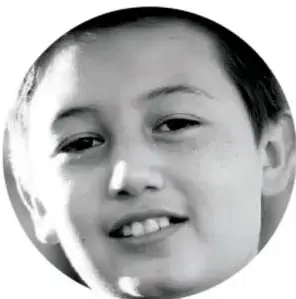 Retrato de un niño sonriente.