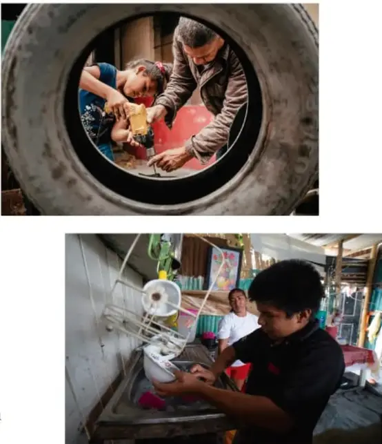 Fotografía de un adulto y una niña trabajando juntos en un taller, dentro de un neumático que enmarca la escena.