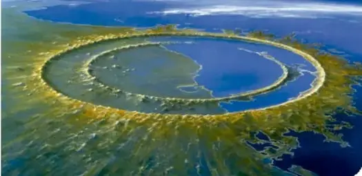 Vista aérea del cráter de Chicxulub, con un anillo de agua y vegetación.