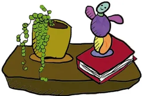 Ilustración de una escultura abstracta con figura antropomorforme de cabeza verde sobre un libro rojo, junto a una maceta con planta colgante, sobre una mesa. Crédito: Citlali González Tapia y Daniela Estrella Montero, Ciudad de México.