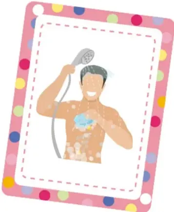 Ilustración de un niño bañándose con una esponja, enmarcada con puntos de colores.