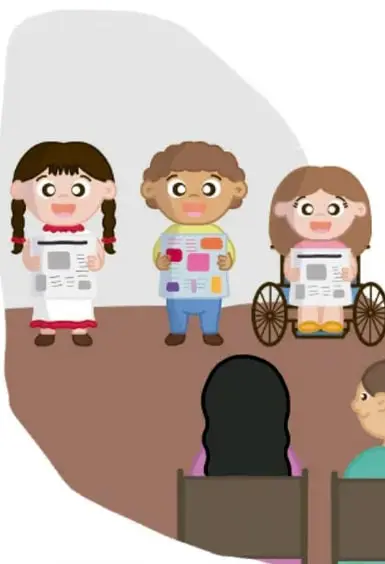 Ilustración de tres estudiantes (dos niñas y un niño, uno en silla de ruedas) presentando sus notas informativas ante un público de cuatro personas sentadas.