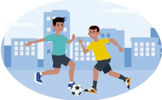 Ilustración de dos niños jugando al fútbol en una calle con edificios al fondo.