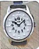 Imágenes de relojes digitales parlantes, analógicos en relieve, de campanario y de cu-cú.