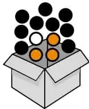 Caja con pelotas negras y naranjas.
