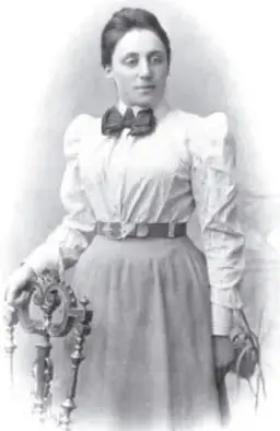 Retrato de Emmy Noether con vestido de la época.
