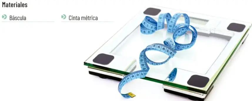 Báscula digital blanca con una cinta métrica azul enrollada sobre ella.