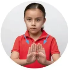 Fotografía circular de una niña haciendo la seña "Agarrar" en LSM.