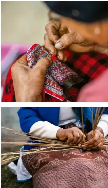 Manos trabajando fibras vegetales (palma o mimbre), oficio tradicional artesanal.