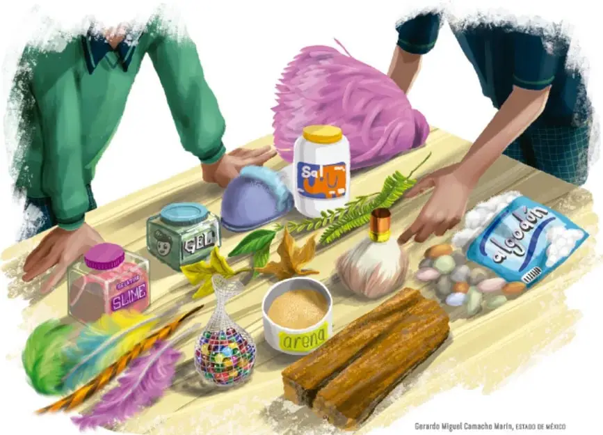 Dos estudiantes manipulan sobre una mesa diversos materiales: algodón, unicel, pompones, plumas, hojas, sal, lijas, semillas, gelatina y gel, para explorar texturas.