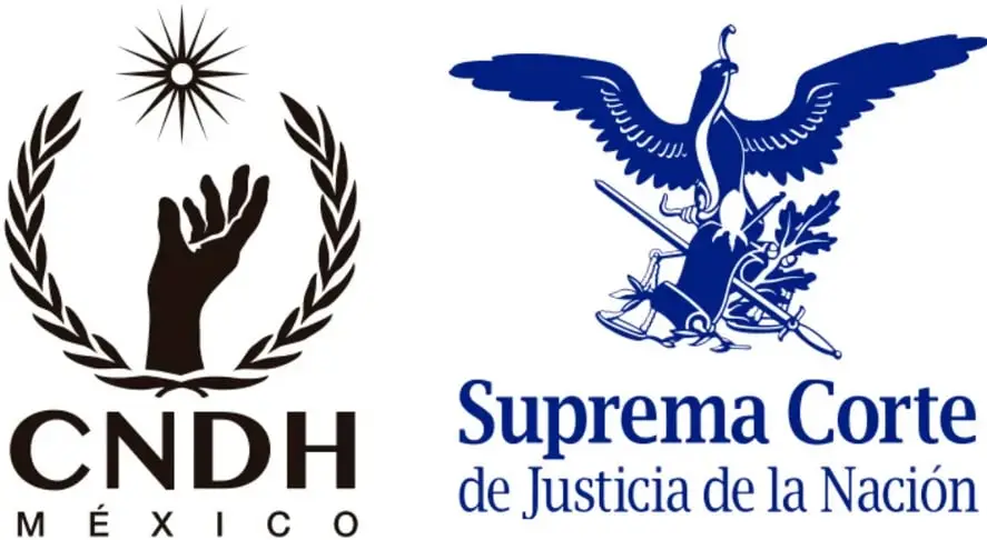 Dos logotipos institucionales: a la izquierda, emblema de la CNDH México (mano alzada oscura con un sol radiante, enmarcada por ramas de laurel); a la derecha, emblema de la Suprema Corte de Justicia de la Nación (águila azul con escudo y ramas) con su nombre en letras azules.