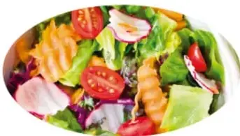 Fotografía de una ensalada (mezcla heterogénea) con etiqueta «Mezcla heterogénea».