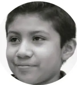 Retrato de un niño sonriente.