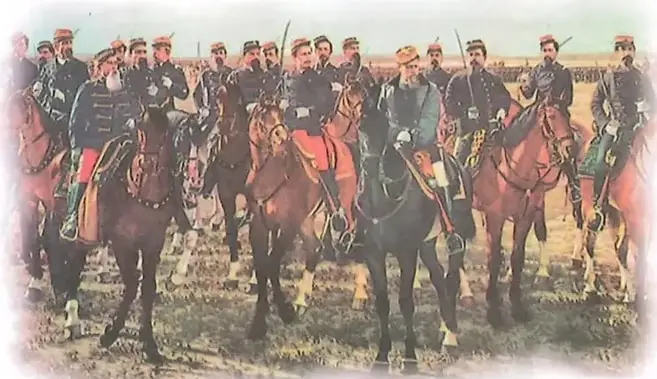 Imagen histórica de militares a caballo, relacionada con la ocupación y el control de territorios fronterizos.
