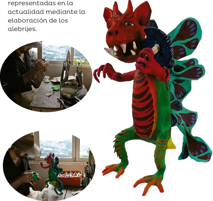 Fotografía grande de un alebrije terminado: criatura con cabeza de dragón rojo con cuernos y fauces abiertas, torso verde con franjas rojas y naranjas, alas de mariposa verde turquesa con manchas café y azul, patas de reptil con garras rojas y naranjas.