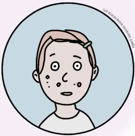 Niño de pie que se tapa la nariz con una mano, como si percibiera un mal olor.