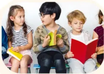 Racimos de uvas separados por los símbolos +, −, × y ÷, representando las cuatro operaciones matemáticas.
