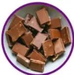 Fotografía de trozos de chocolate en barra.