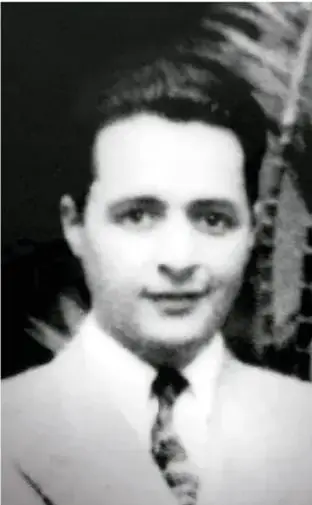 Fotografía en blanco y negro del lingüista Antonio Alatorre, joven, con traje y corbata, accompanyando la cita de 1979.