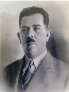 Retrato en blanco y negro de un hombre con traje y corbata, probablemente un personaje histórico.