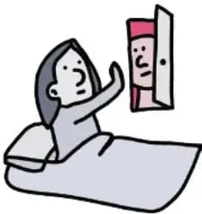 Niña acostada en una cama que mira hacia una puerta o ventana donde se asoma otra persona.