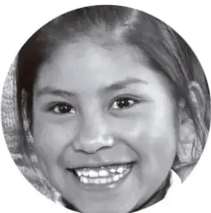Fotografía circular de una niña sonriendo.