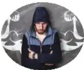 Hombre con turbante con lana a los lados, ilustra prejuicios de género y estereotipos.