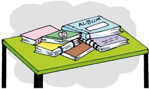 Ilustración de una mesa verde con varios libros y álbumes apilados, uno con la etiqueta ÁLBUM (Irene Reyes Santiago, Estado de México).