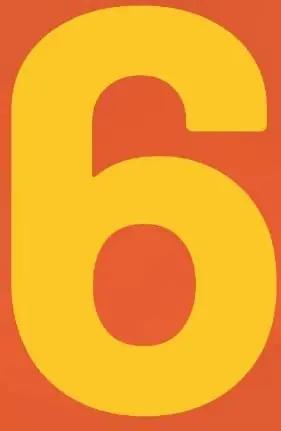 Número 6 grande que identifica el grado escolar.