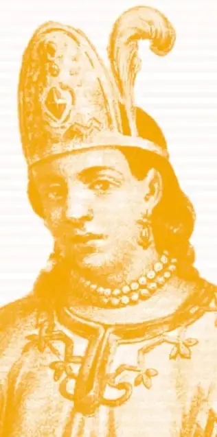 Ilustración en tonos naranja y blanco de una mujer con tocado de plumas, aretes, collar de perlas y vestido con adornos, que representa a Malintzin.