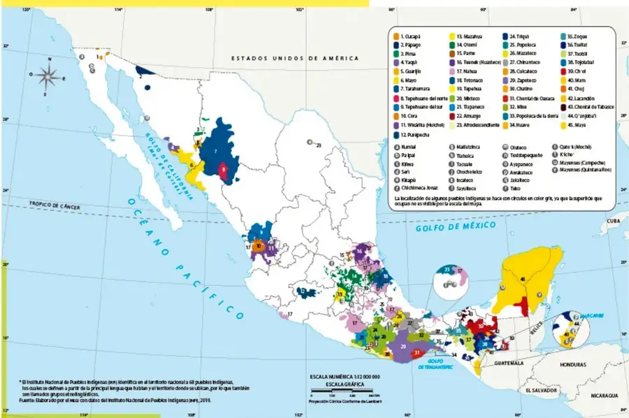 Mapa de México titulado 'Pueblos indígenas en sus asentamientos originarios', con colores que señalan los territorios de los pueblos indígenas, leyenda numerada con más de 46 pueblos, escala numérica 1:12 000 000, nota del INPI (2018), y la indicación de que algunos pueblos se marcan con círculos grises por no ser visibles a esa escala.