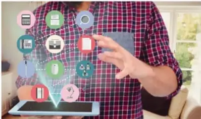 Persona utilizando una tableta con íconos digitales flotantes, representando el uso de tecnologías de la información.