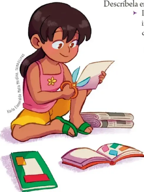 Niña de cabello castaño oscuro con rabo de caballo, blusa rosa con flor amarilla y shorts amarillos, sentada en el suelo recortando un papel y pegando un collage con una tijera de seguridad; a su lado hay revistas, un cuaderno verde y un libro abierto con figuras de colores. Crédito: Karla Esmeralda Mata Medina, TAMAULIPAS.