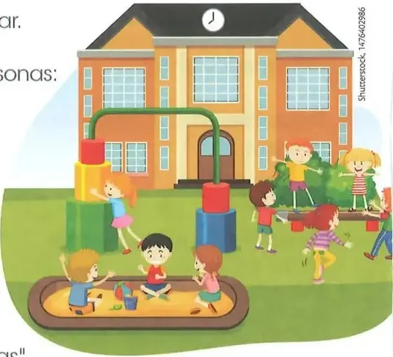 Ilustración de una escuela de varios pisos con estudiantes jugando en el patio.