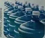 Fotografías de empresas (botellas de agua), rescatistas y voluntarios.