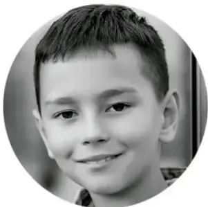 Fotografía de un niño sonriente.