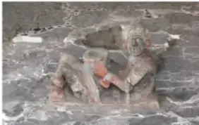 Chac-Mool: escultura reclinada en piedra sobre un recinto arqueológico, Templo Mayor de Tenochtitlan.