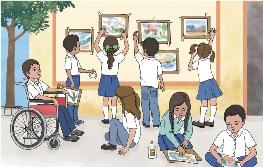 Ilustración de estudiantes de primaria colocando y pegando sus pinturas en un muro de la escuela; algunos trabajan sentados en el piso con pegamento, y un estudiante en silla de ruedas participa sosteniendo su obra.
